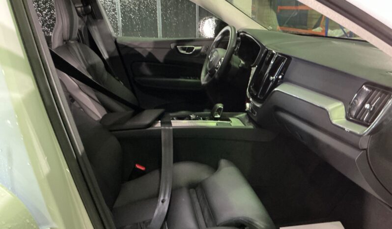 
								2023 Volvo XC60 2.0 B4 Plus Dark AWD full									