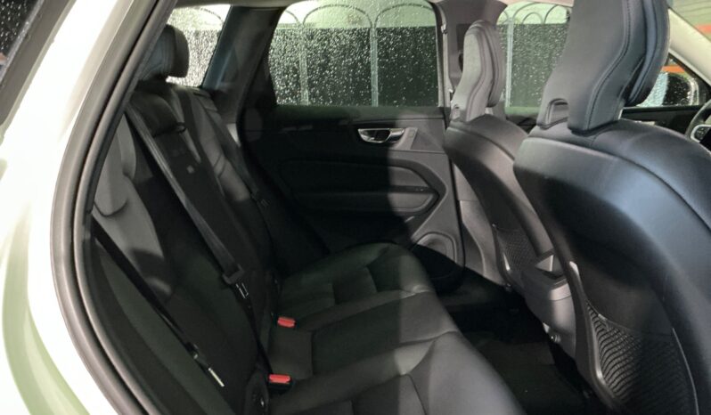 
								2023 Volvo XC60 2.0 B4 Plus Dark AWD full									