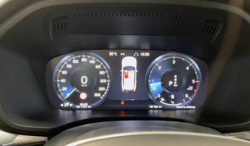 
								2021 Volvo XC60 2.0 B4 Diesel Momentum Pro AWD full									