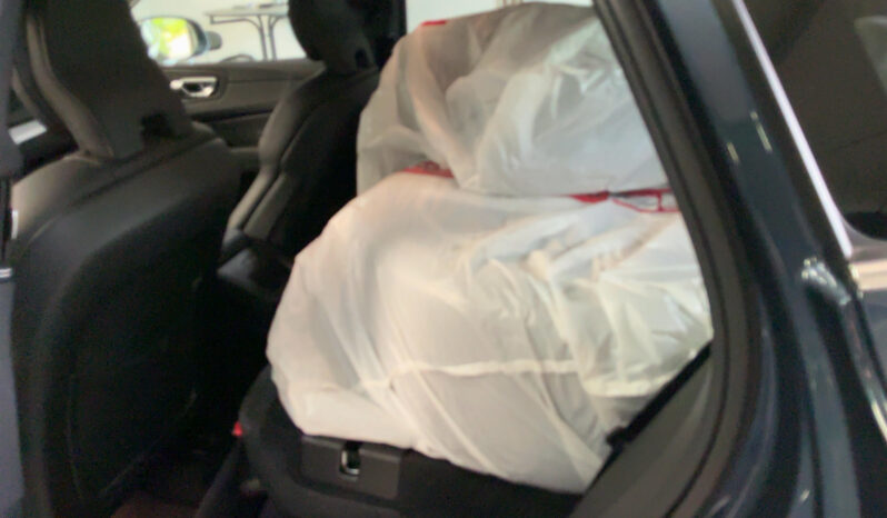 
								2021 Volvo XC60 2.0 B4 Diesel Momentum Pro AWD full									