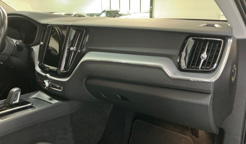 
								2021 Volvo XC60 2.0 B4 Diesel Momentum Pro AWD full									