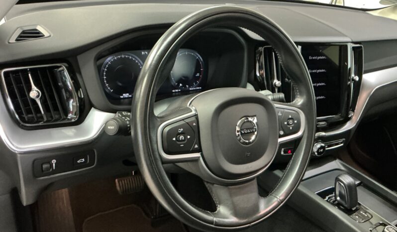 
								2021 Volvo XC60 2.0 B4 Diesel Momentum Pro AWD full									
