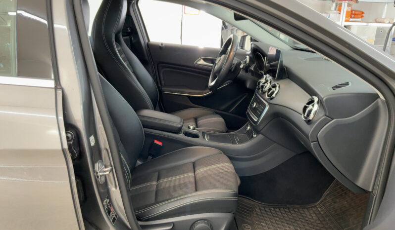 
								2018    Mercedes-Benz GLA-Klasse GLA 220 4Matic Urban full									