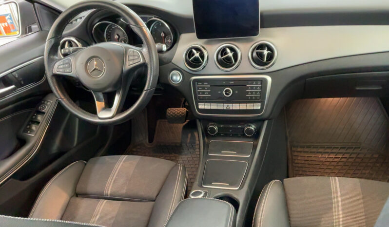 
								2018    Mercedes-Benz GLA-Klasse GLA 220 4Matic Urban full									